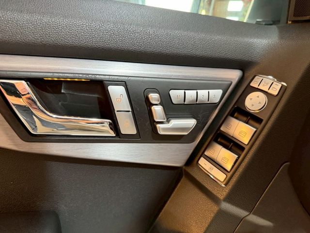 正一手車庫車/全車原版件/小改款車頭式樣/全景天窗/全新12.3吋安桌機/換四條全新輪胎/小改款尾燈  第6張相片