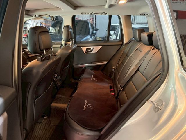 正一手車庫車/全車原版件/小改款車頭式樣/全景天窗/全新12.3吋安桌機/換四條全新輪胎/小改款尾燈  第15張相片