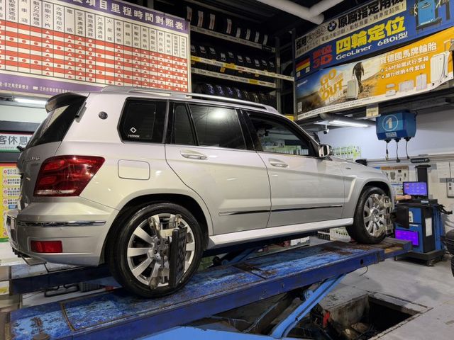 正一手車庫車/全車原版件/小改款車頭式樣/全景天窗/全新12.3吋安桌機/換四條全新輪胎/小改款尾燈  第20張相片