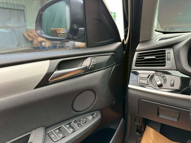 X4 28i 里程實跑11萬 /總代理/360環境影像/倒車影像/方向盤換檔快播/按鍵式啟動/恆溫/定速/可全額貸  第5張相片