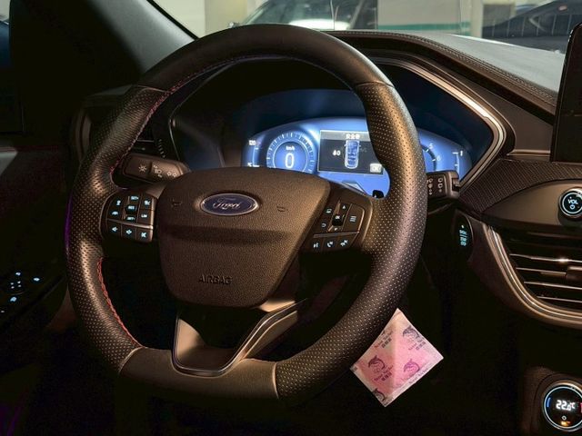 KUGA 250 ST-Line X 實跑2萬/百萬星空頂/電子可調式閥門/四輪驅動/250匹大馬力/全車氣氛燈可全貸  第7張相片