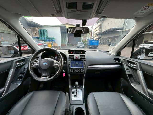 全時四輪傳動/最頂級版/電動尾門/倒車影像/衛星導航/電動椅/4條9成新輪胎/可全額貸款  第9張相片
