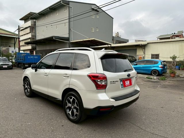 全時四輪傳動/最頂級版/電動尾門/倒車影像/衛星導航/電動椅/4條9成新輪胎/可全額貸款  第14張相片