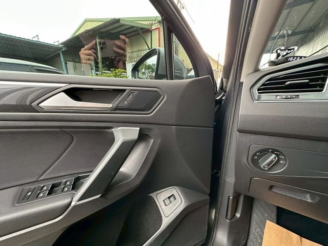 優質7人座/原廠選配/360度環景影像/Apple CarPlay/電動尾門/正一手車/原版件/ACC跟車/盲點偵測  第5張相片