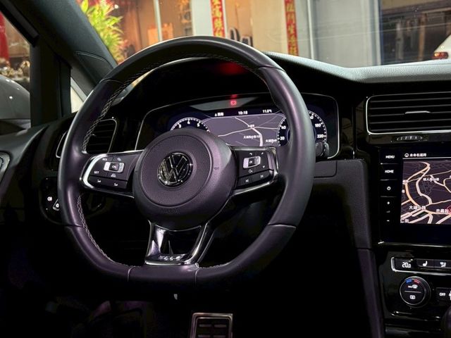 2018年式7.5代 GOLF 280TSI R-LINE 旅行車/實跑7萬公里/APPLE CARPLAY/全景天窗/  第11張相片