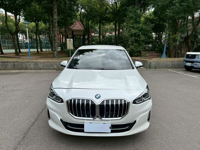 Luxury高階版/懸浮式曲面螢幕 /自動停車輔助系統/智能遠端遙控/BMW手機數位鑰匙2.0/360環景影像/可全額貸  第1張相片