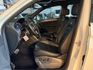 R-Line 專屬空力套件/Apple CarPlay/三區恆溫空調/全景式電動玻璃天窗/HUD 抬頭顯示器  第5張縮圖