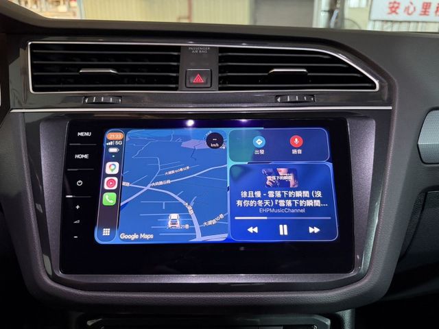 R-Line 專屬空力套件/Apple CarPlay/三區恆溫空調/全景式電動玻璃天窗/HUD 抬頭顯示器  第8張相片