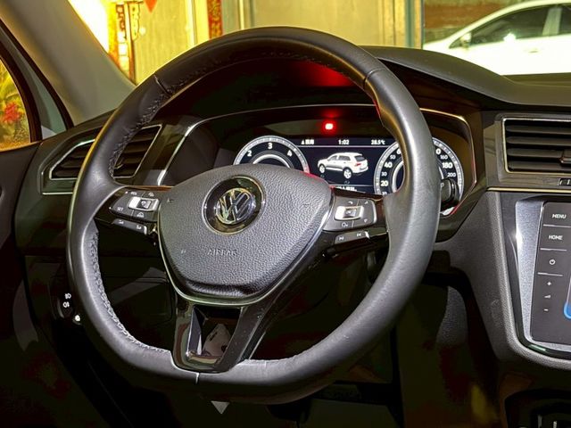 7人座/摸門解鎖/I-key/恆溫/定速/電動尾門/ACC跟車/換檔撥片/8 吋觸控螢幕/Apple CarPlay  第6張相片