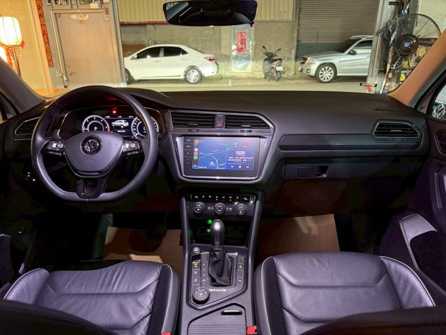 7人座/摸門解鎖/I-key/恆溫/定速/電動尾門/ACC跟車/換檔撥片/8 吋觸控螢幕/Apple CarPlay  第9張相片