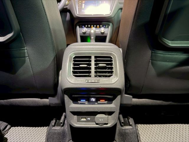 7人座/摸門解鎖/I-key/恆溫/定速/電動尾門/ACC跟車/換檔撥片/8 吋觸控螢幕/Apple CarPlay  第17張相片
