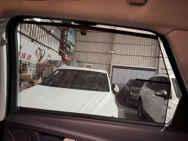 摸門解鎖/I-key/恆溫/電動尾門/ACC 主動式定速巡航/主動式車道維持/偏離警示系統  第18張相片