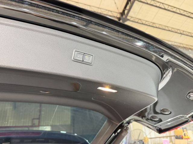 摸門解鎖/I-key/恆溫/電動尾門/ACC 主動式定速巡航/主動式車道維持/偏離警示系統  第20張相片