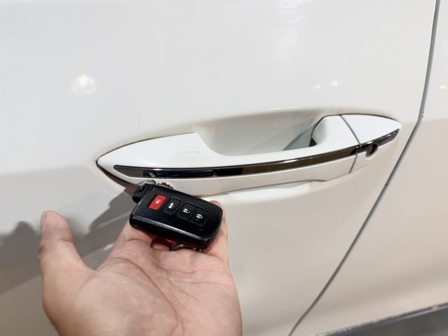 摸門解鎖/I-key/恆溫/定速/小改款/抬頭顯示器/全原廠保養/可全貸款/超貸  第4張相片