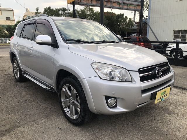 TOYOTA豐田 RAV4  第3張相片