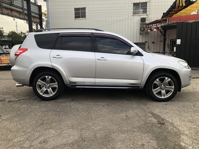 TOYOTA豐田 RAV4  第4張相片
