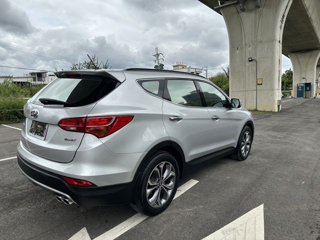 HYUNDAI現代 SANTA FE  第2張相片
