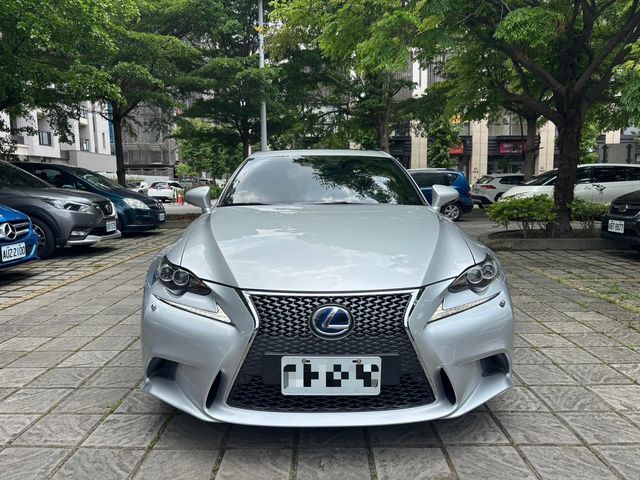 LEXUS凌志 IS 300H  第2張相片