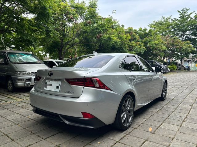 LEXUS凌志 IS 300H  第4張相片