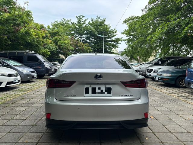 LEXUS凌志 IS 300H  第5張相片