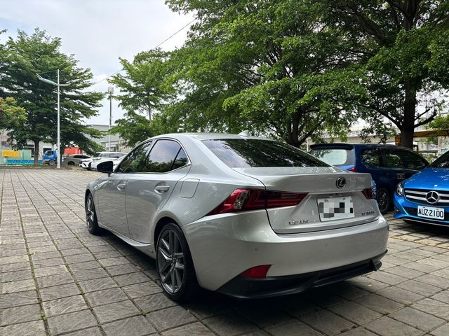 LEXUS凌志 IS 300H  第6張相片