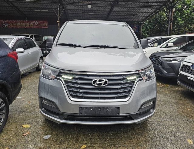 HYUNDAI現代 STAREX  第2張相片