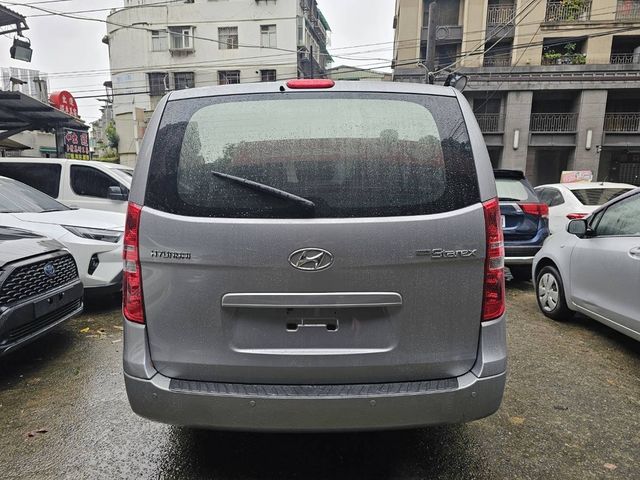 HYUNDAI現代 STAREX  第3張相片