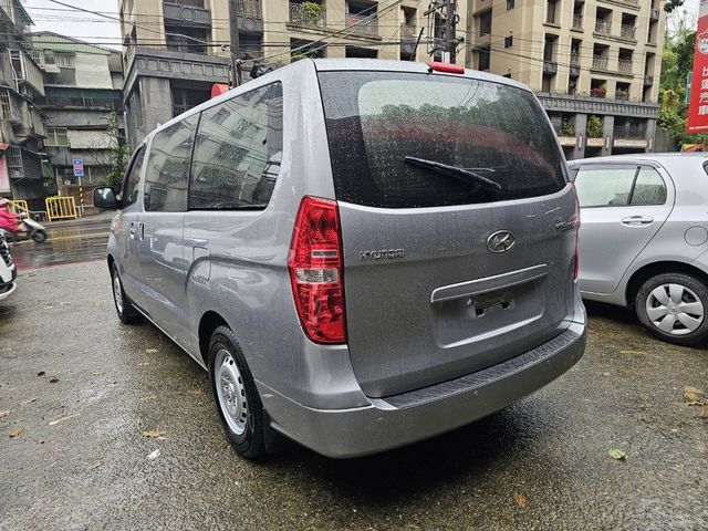 HYUNDAI現代 STAREX  第4張相片