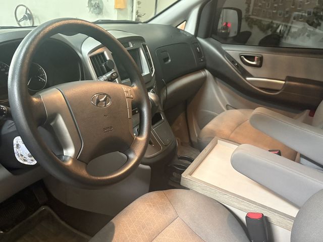 HYUNDAI現代 STAREX  第2張相片