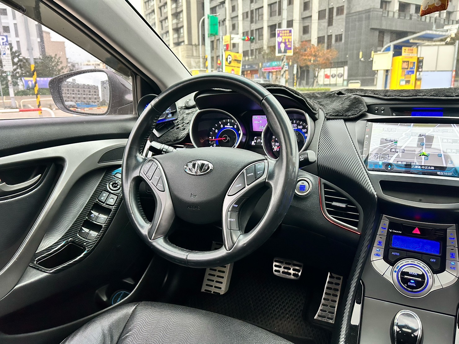  Hyundai Elantra  第10張相片