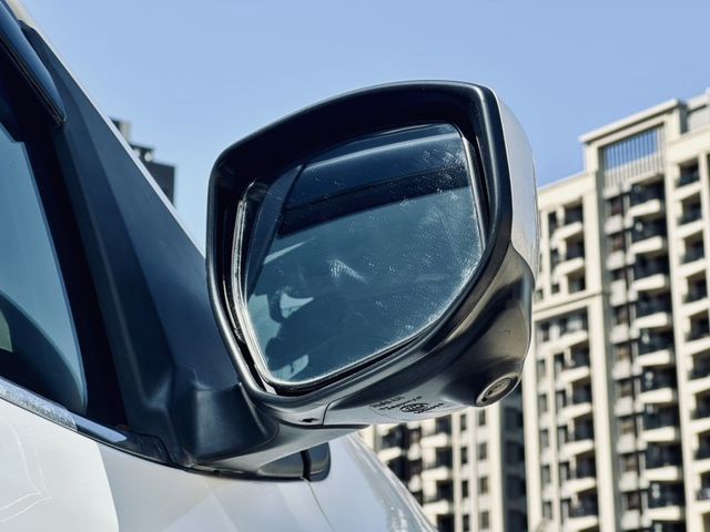 Nissan Tiida  第7張相片