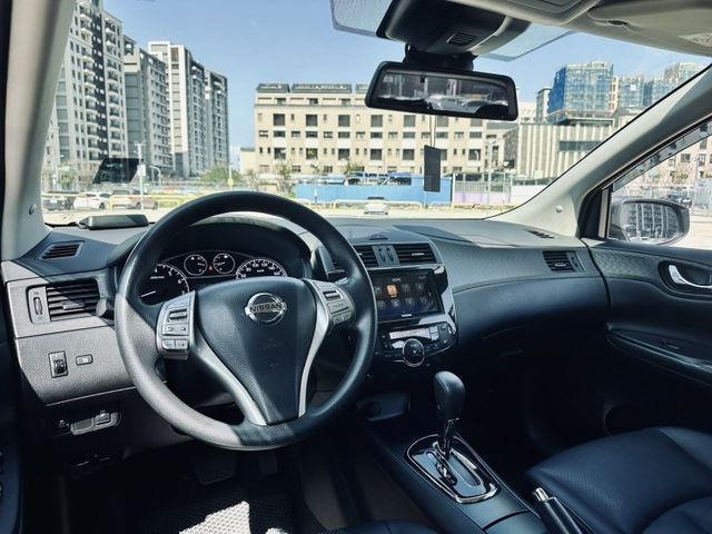 Nissan Tiida  第11張相片