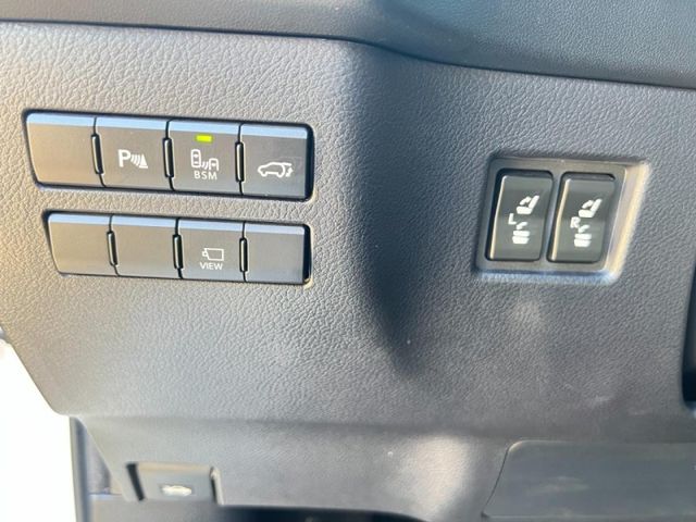 Lexus NX  第8張相片