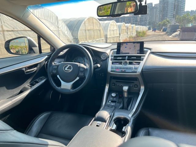 Lexus NX  第9張相片