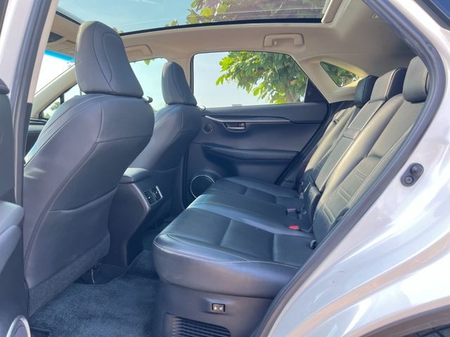 Lexus NX  第14張相片