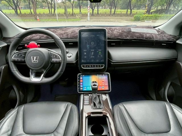 Luxgen URX  第8張相片