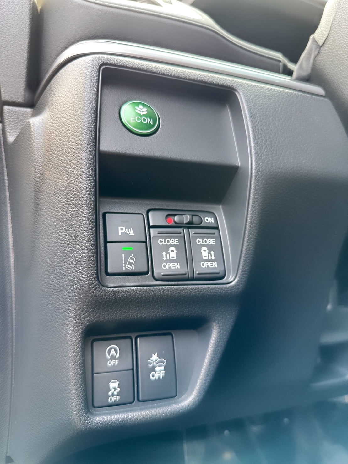 2018年 HONDA ODYSSEY APEX版  【日本原裝七人座】頂級座駕體驗~市場稀少~正七人座~CP值最高休旅車~家庭用車or迎賓禮車~第一首選!  第8張相片