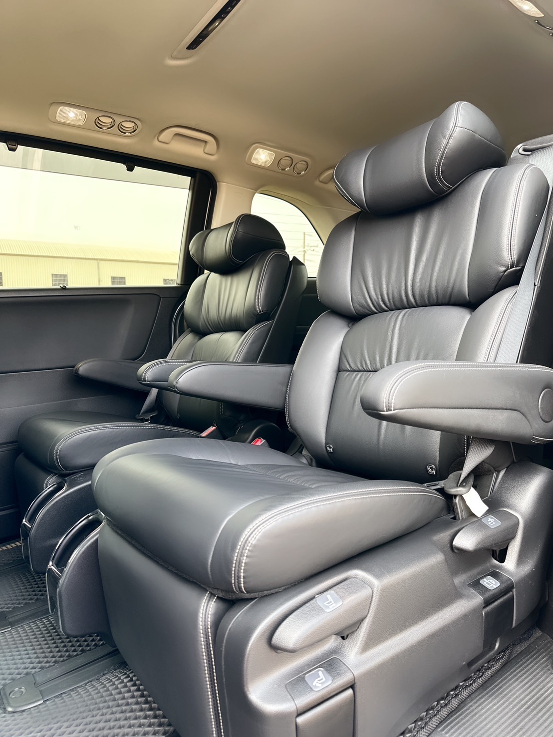 2018年 HONDA ODYSSEY APEX版  【日本原裝七人座】頂級座駕體驗~市場稀少~正七人座~CP值最高休旅車~家庭用車or迎賓禮車~第一首選!  第12張相片