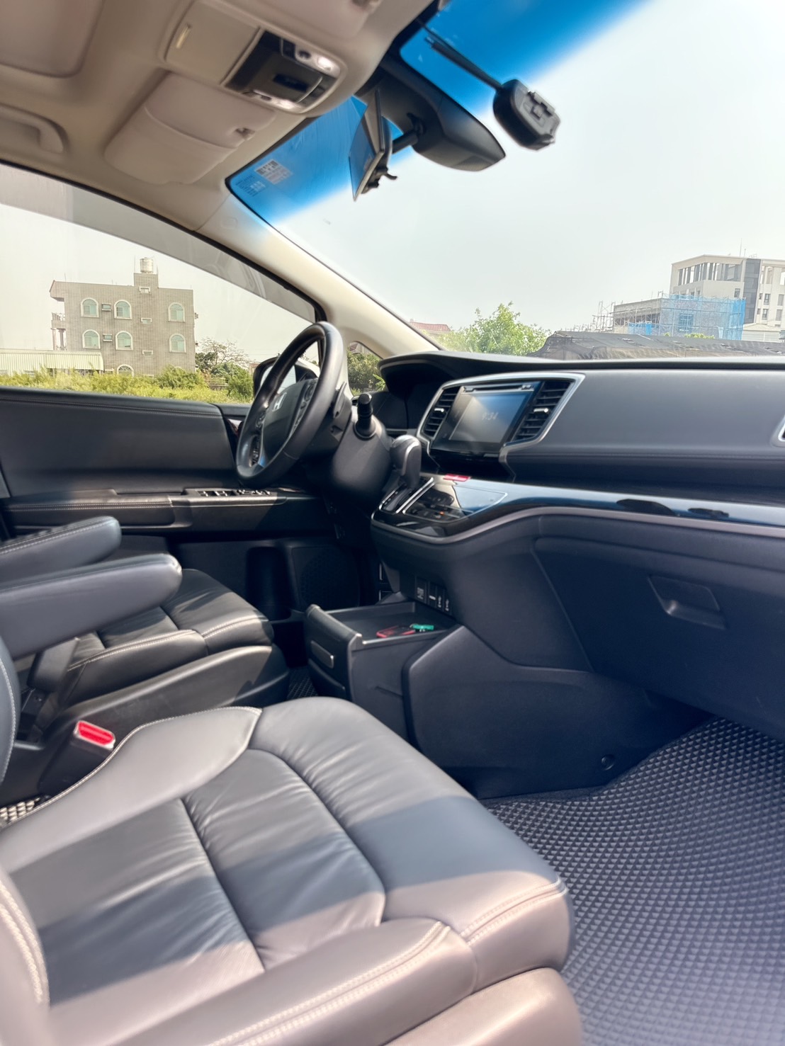 2018年 HONDA ODYSSEY APEX版  【日本原裝七人座】頂級座駕體驗~市場稀少~正七人座~CP值最高休旅車~家庭用車or迎賓禮車~第一首選!  第13張相片