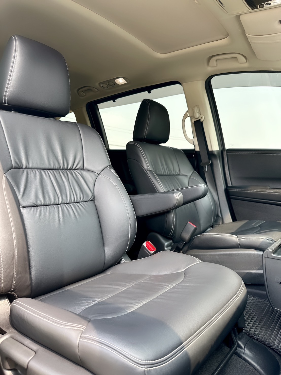 2018年 HONDA ODYSSEY APEX版  【日本原裝七人座】頂級座駕體驗~市場稀少~正七人座~CP值最高休旅車~家庭用車or迎賓禮車~第一首選!  第14張相片