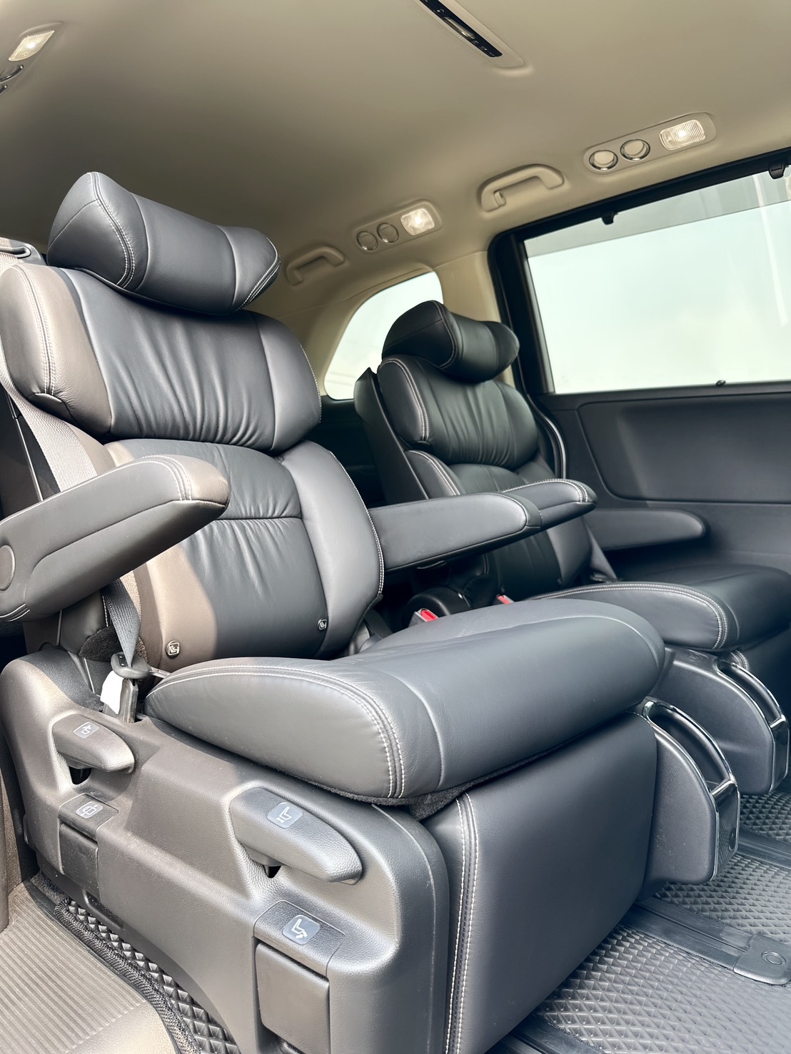 2018年 HONDA ODYSSEY APEX版  【日本原裝七人座】頂級座駕體驗~市場稀少~正七人座~CP值最高休旅車~家庭用車or迎賓禮車~第一首選!  第15張相片