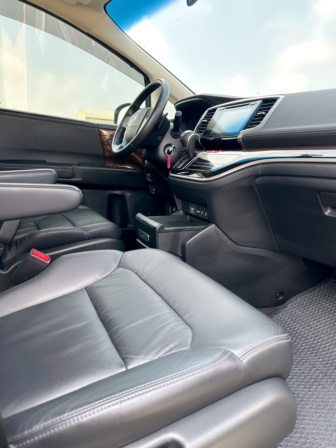 2016年 HONDA ODYSSEY Elite版  【日本原裝七人座】頂級座駕體驗~正7人座~CP值最高休旅車~家庭用車or迎賓禮車~第一首選!  第16張相片
