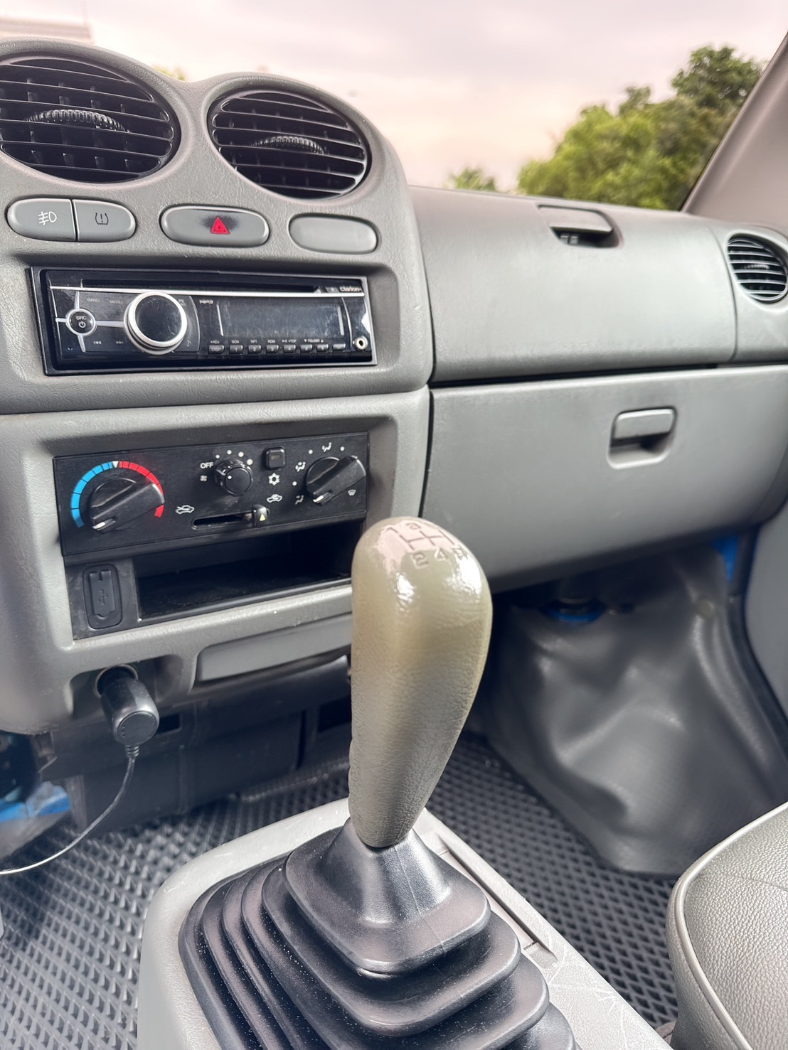 2016年 1.3 L 手排 菱利貨車   里程保證-2WD-塑鋁板廂  省油省稅金~工作賺錢好幫手~商用賺錢最佳發財工具~第一首選~  第10張相片