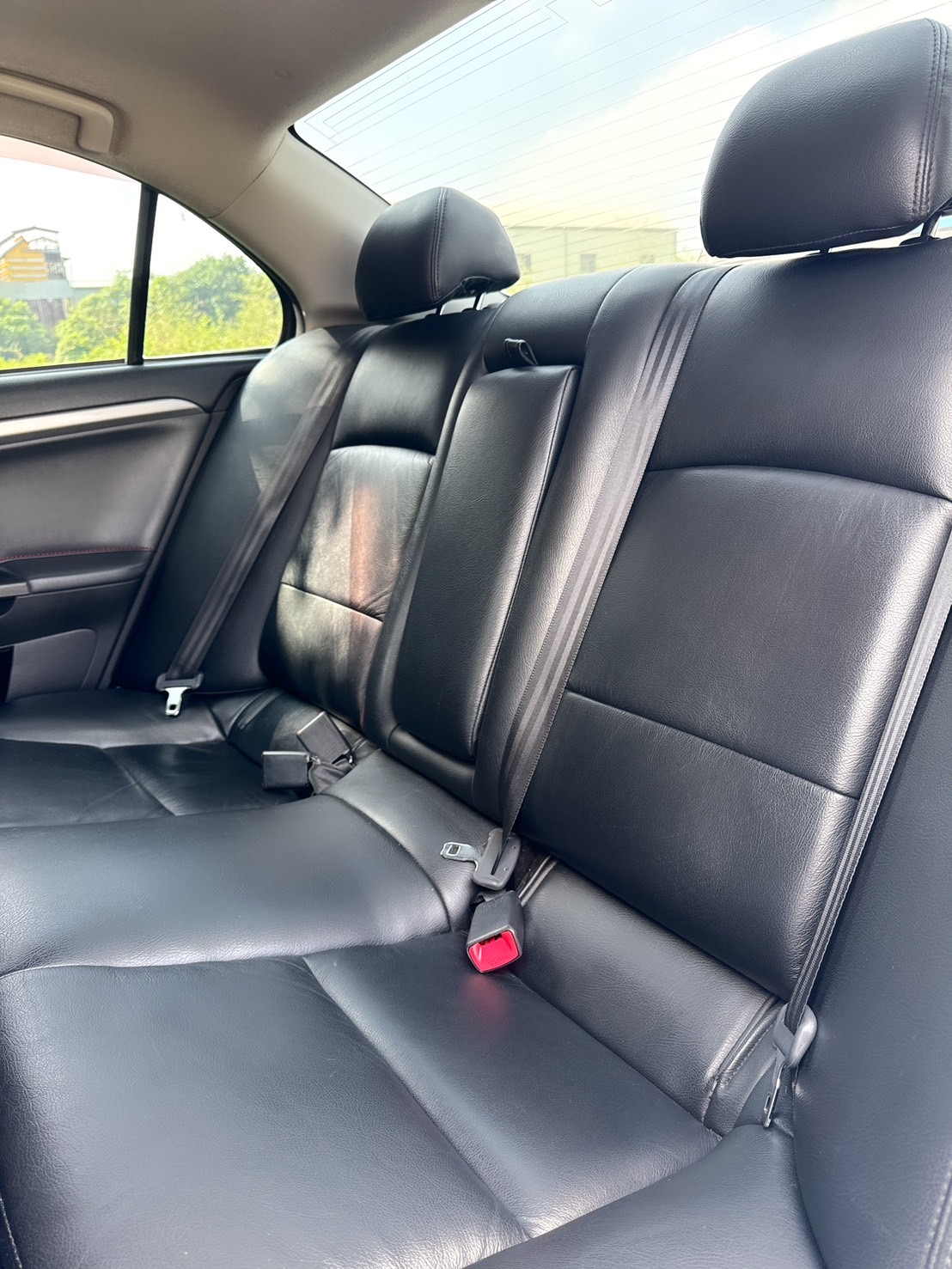 2011年 三菱 LANCER FORTIS iO版  低里程~年均里程7700公里~空間寬敞~乘坐舒適~動力充足~原廠空力型~操控穩定~熱門車款~市區通勤還是熱血操駕~優質代步首選~  第13張相片