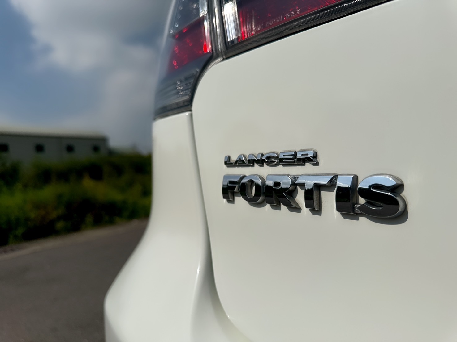 2011年 三菱 LANCER FORTIS iO版  低里程~年均里程7700公里~空間寬敞~乘坐舒適~動力充足~原廠空力型~操控穩定~熱門車款~市區通勤還是熱血操駕~優質代步首選~  第20張相片