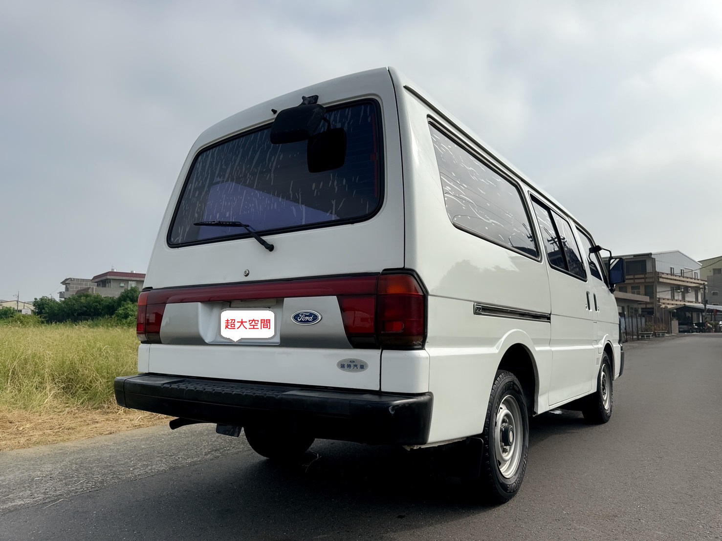 2009年 福特 載卡多 廂型車  三人座車型~室內超大空間~載貨or輕便車宿~多功能靈活運用~市場or夜市攤販~最佳生財工具首選~  第4張相片