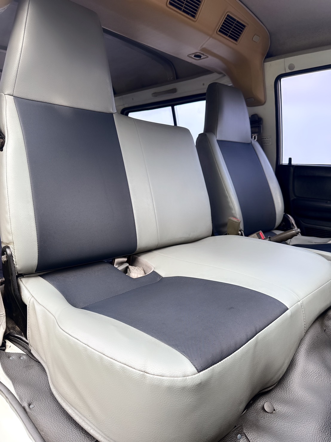 2009年 福特 載卡多 廂型車  三人座車型~室內超大空間~載貨or輕便車宿~多功能靈活運用~市場or夜市攤販~最佳生財工具首選~  第13張相片