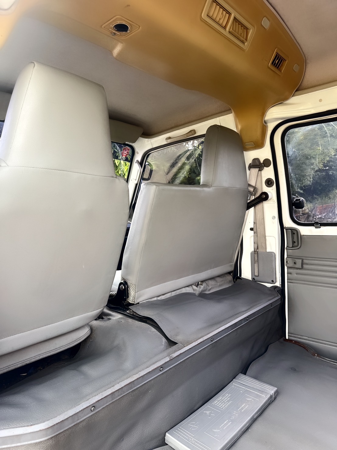 2009年 福特 載卡多 廂型車  三人座車型~室內超大空間~載貨or輕便車宿~多功能靈活運用~市場or夜市攤販~最佳生財工具首選~  第14張相片