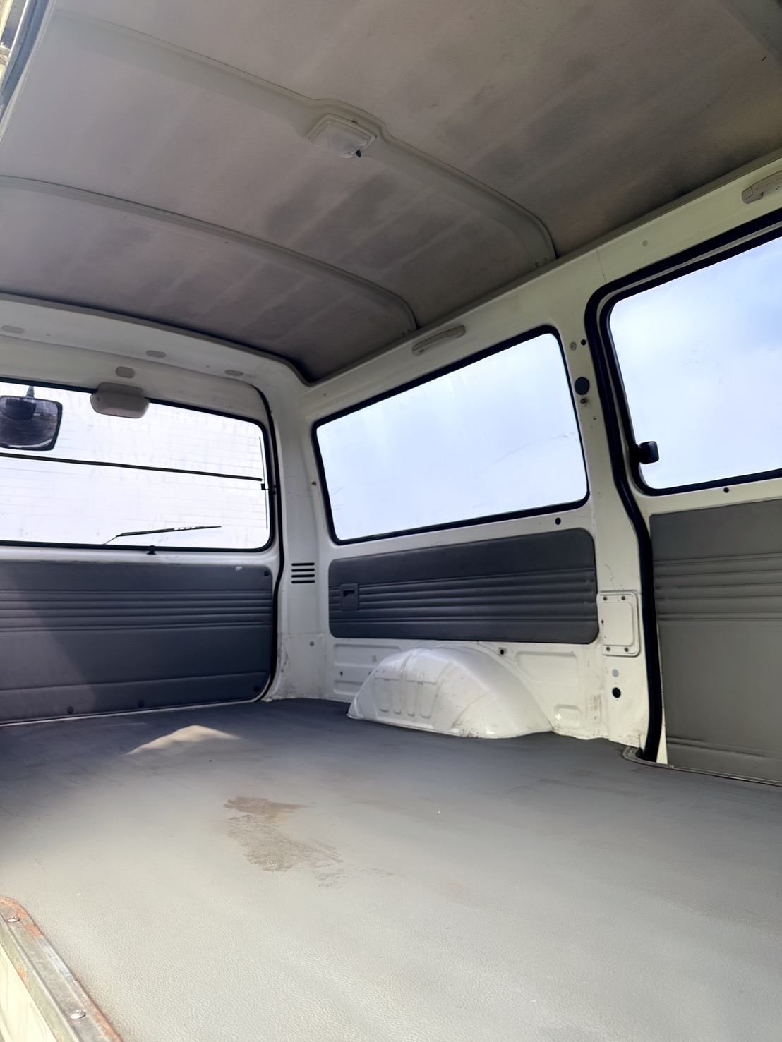 2009年 福特 載卡多 廂型車  三人座車型~室內超大空間~載貨or輕便車宿~多功能靈活運用~市場or夜市攤販~最佳生財工具首選~  第16張相片