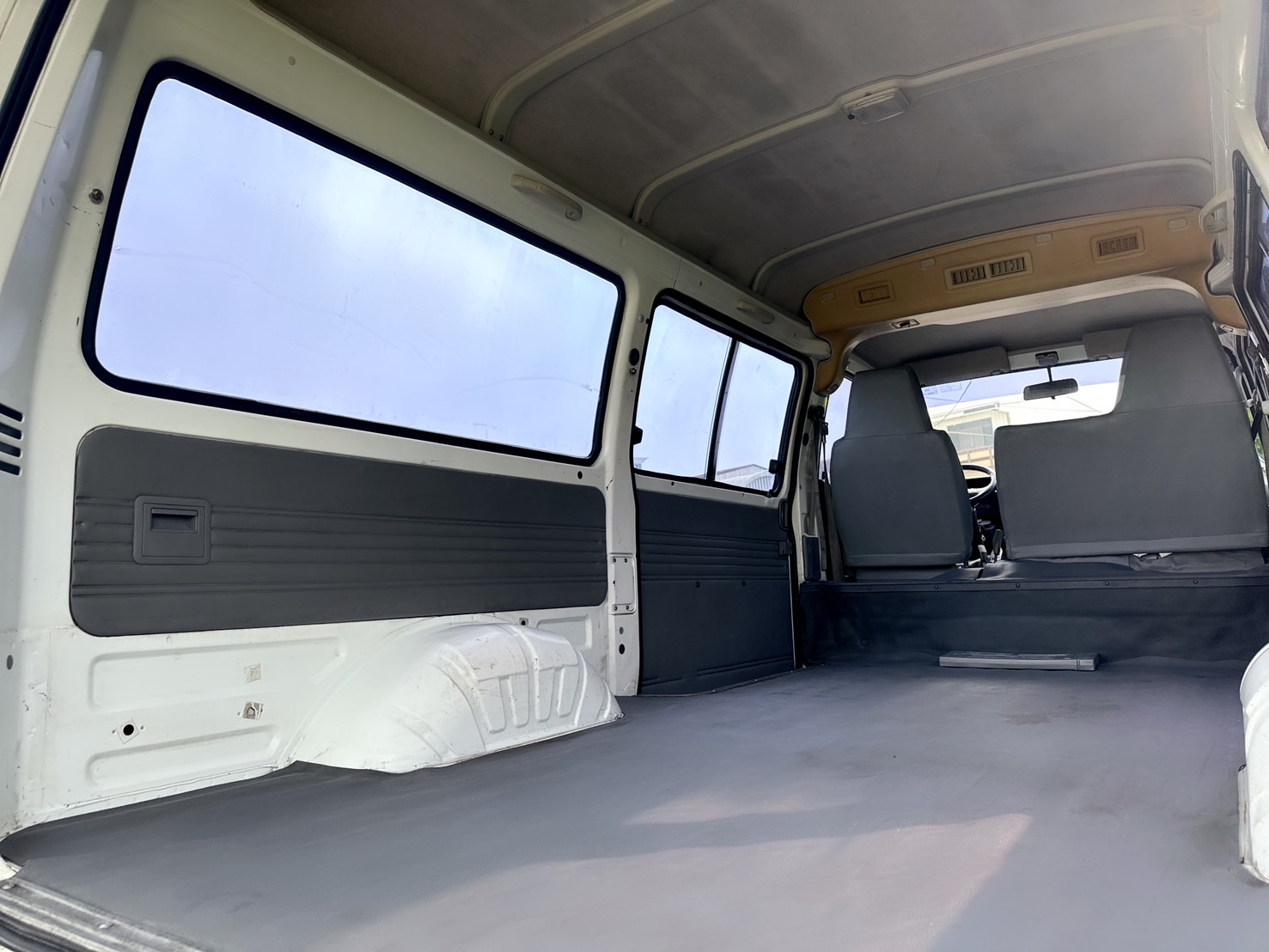 2009年 福特 載卡多 廂型車  三人座車型~室內超大空間~載貨or輕便車宿~多功能靈活運用~市場or夜市攤販~最佳生財工具首選~  第17張相片